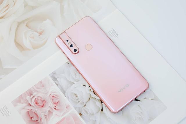 vivo手机每月送多少流量（vivo手机赠品都有哪些）