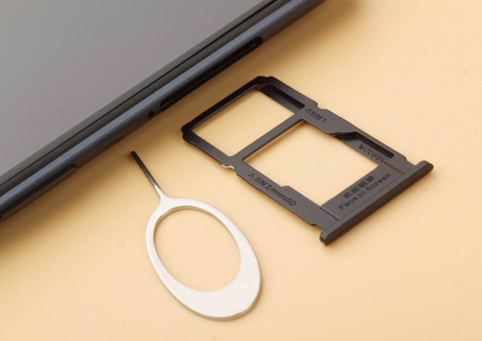 iphone双卡流量卡放哪个槽（iphone双卡怎么设置流量卡）